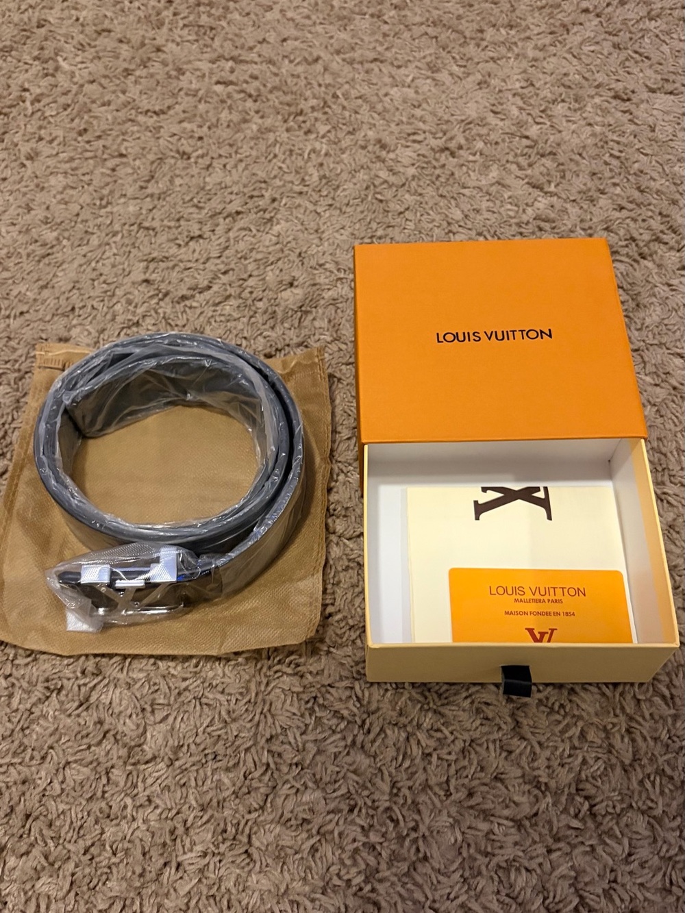 Louis Vuitton Men's Grey Leather Belt with Silver-Tone LV Buckle